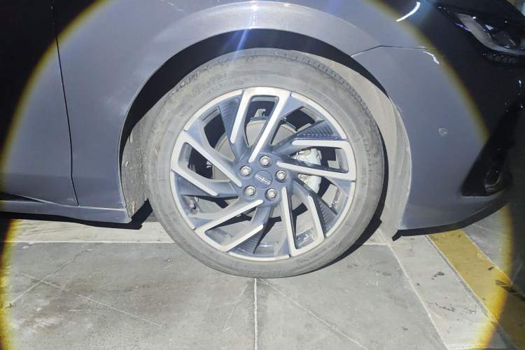 Used Lincoln Z 2022 iKoo Luxury Edition Right Front Wheel Hub