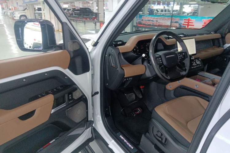 Used Land Rover Defender 2025 110 3.0T P400 – Dynamic HSE Driver Seat