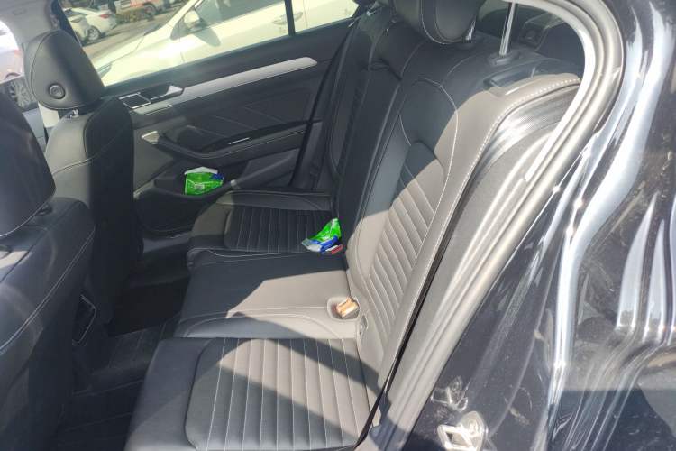 Used Volkswagen Magotan 2023 2 Million Units Limited-Edition 280TSI DSG Comfort Version Left Rear Seat