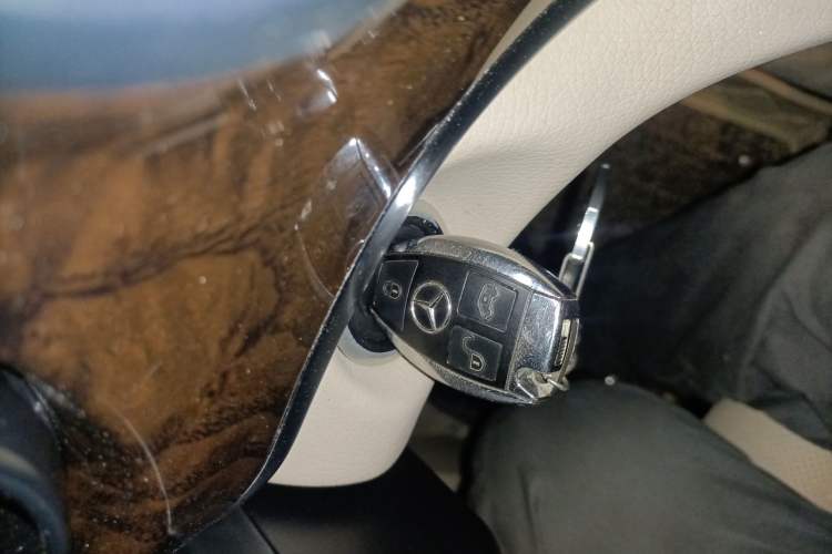 Used Mercedes-Benz V-Class 2017 V 260 L Prestige Extended Edition Vehicle Key