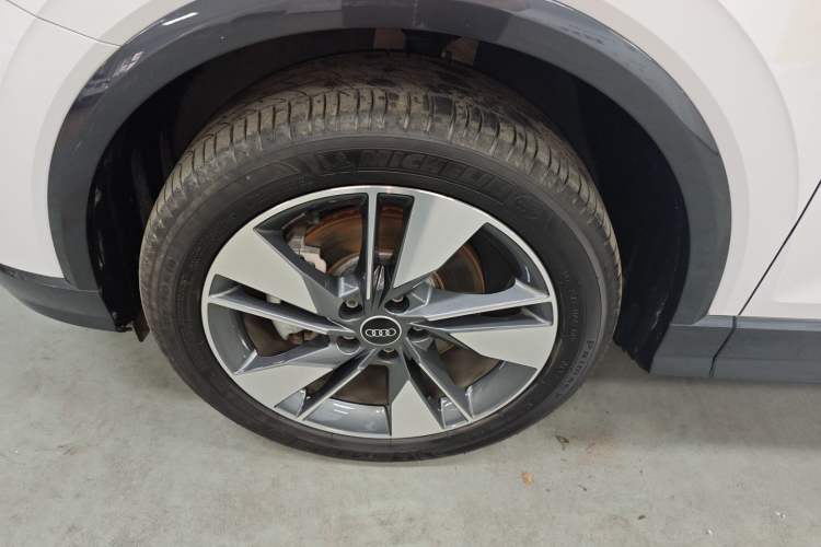 Used Audi Q2L 2024 35TFSI Fashionable and Elegant Version Left Front Wheel Hub