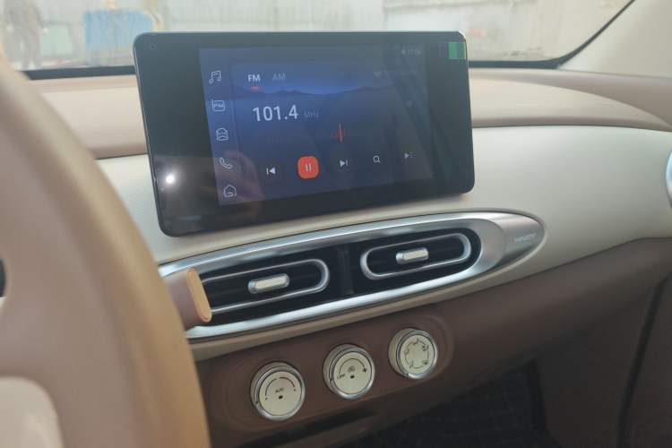 Used Wuling Hongguang MINIEV 2025 Four-Door Version Premium Edition Audio And AC Panel