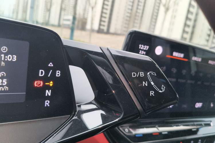 Used Volkswagen ID.4 X 2024 Kinergy Four-Wheel Drive Edition Gear Lever