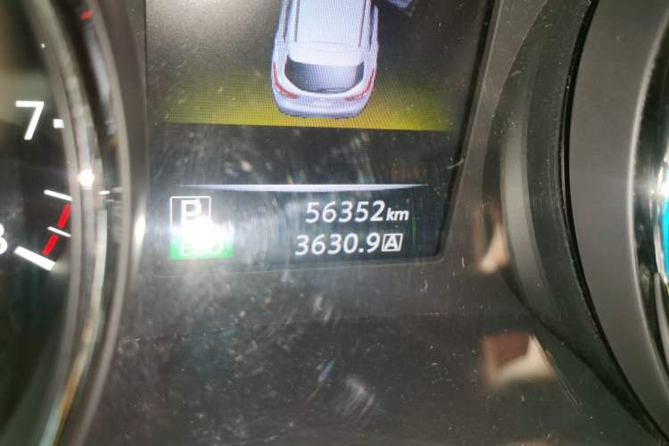 Used Nissan Qashqai 2016 2.0L CVT Elite Edition Odometer Close Up