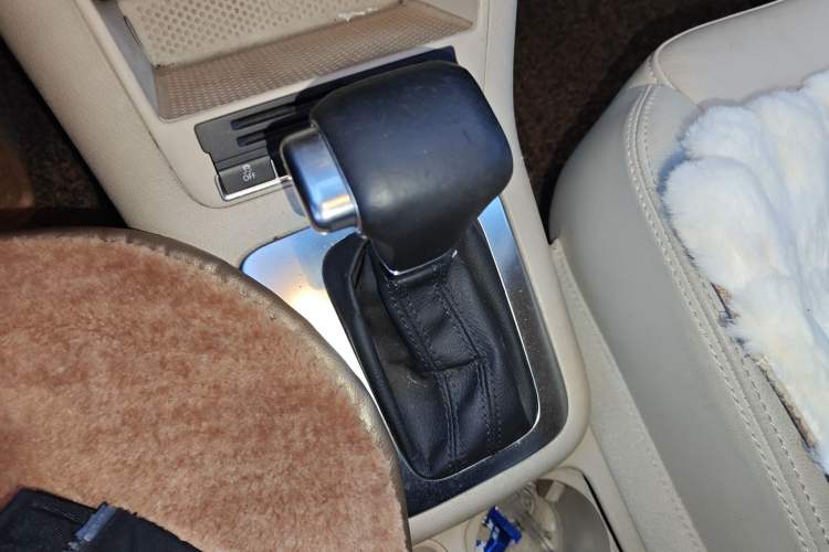 Used Volkswagen Tiguan 2010 1.8 TSI Automatic Two-Wheel Drive Trend Edition Gear Lever