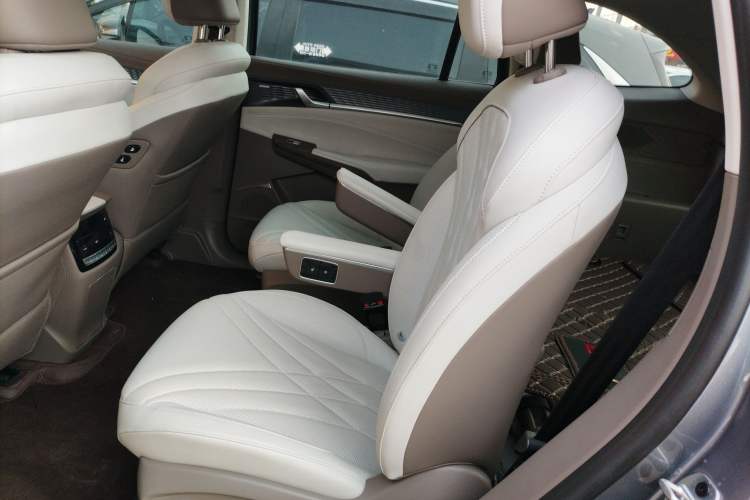 Used Roewe RX9 2023 2.0T Two-Wheel Drive Enjoyment Version Left Rear Seat