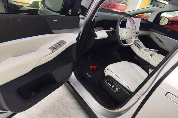 Used XPeng X9 2024 702 Ultra-Long Range Max
