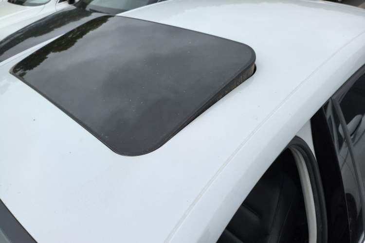 Used Volkswagen Sagitar 2015 1.6L Automatic Comfort Model Roof