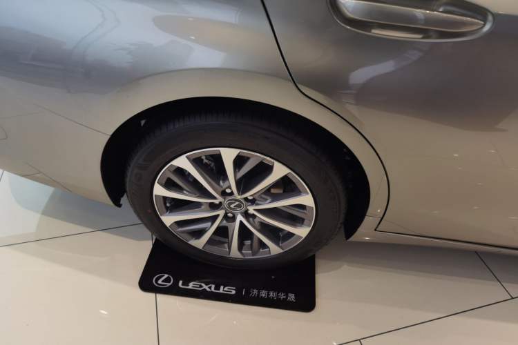 Used Lexus ES 2025 300h Deluxe Edition