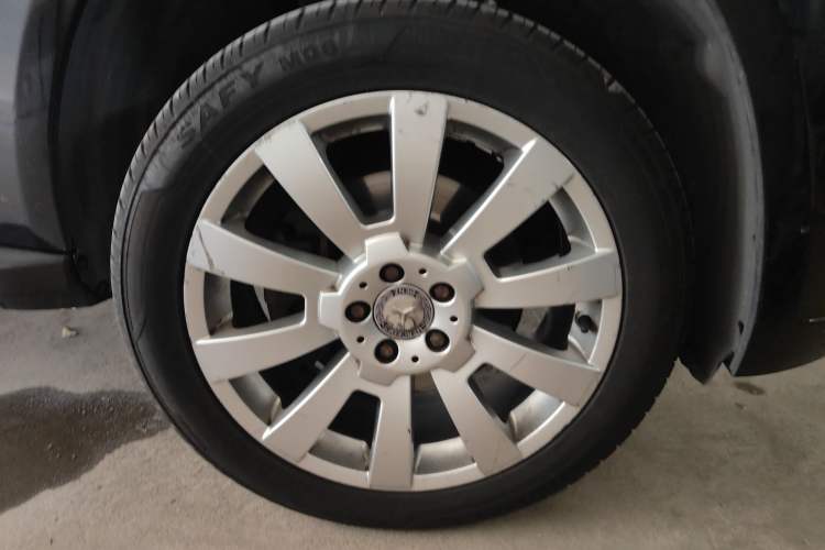 Used Mercedes-Benz GLK-Class 2011 GLK 300 4MATIC Fashion Model Right Front Wheel Hub