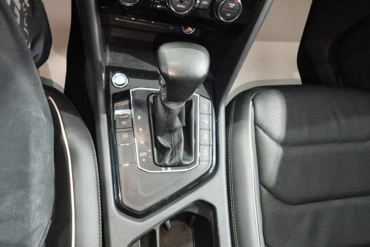 Used Volkswagen Tiguan L 2019 Restyled 330TSI Automatic Two-Wheel Drive R-Line Flagship Version China VI Standard