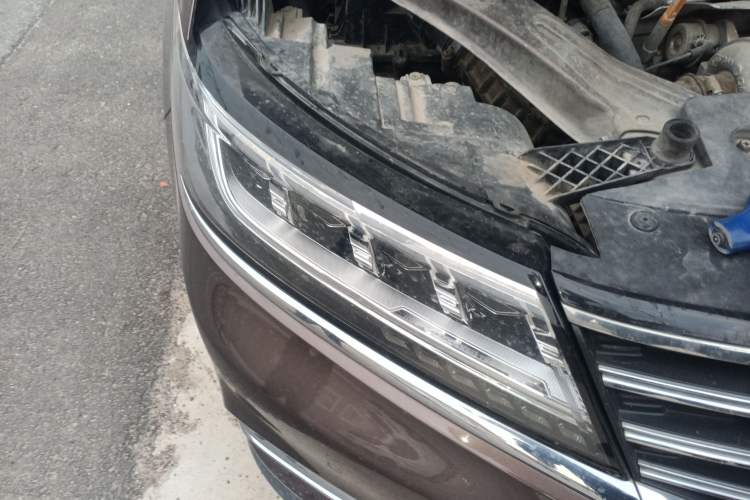 Used Roewe RX5 2016 30T Four-Wheel Drive Automatic Internet Smart Luxury Edition Right Front Headlight