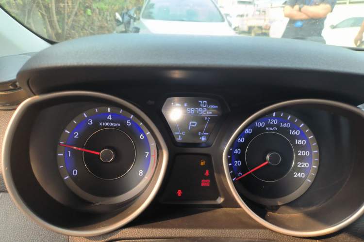 Used Hyundai Elantra (5th Generation / Langdong) 2012 1.6L Automatic Fashion Edition Odometer Close Up