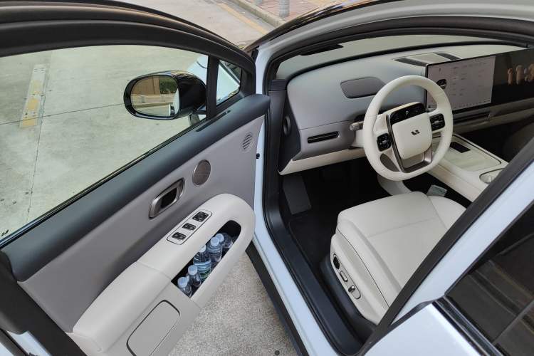 Used Li Auto Li Auto i6 2025 Model Two-Wheel-Drive Standard Type
