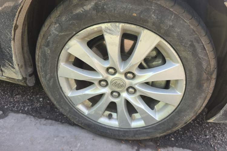 Used Buick LaCrosse 2013 2.4L SIDI Leading Comfort Version Right Front Wheel Hub