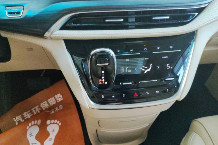 Used Buick GL8 2022 ES Landtrek 653T Luxury Edition