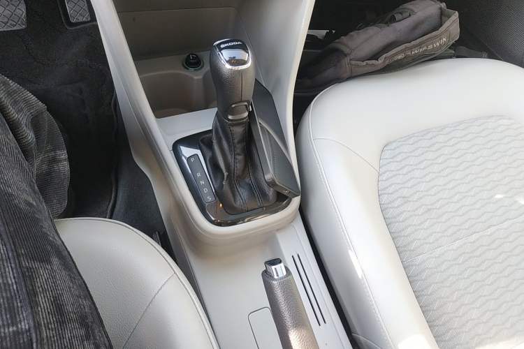 Used Skoda Rapid 2015 1.6L Automatic Smart Selection Model
