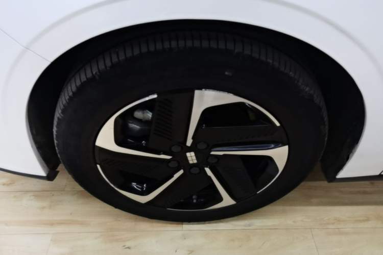 Used Geely Galaxy L6 2024 125km PLUS Dragon Edition