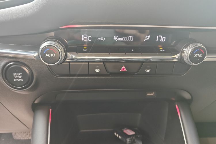 Used Mazda 3 Axela 2020 2.0L Automatic Zhiya Edition Audio And AC Panel