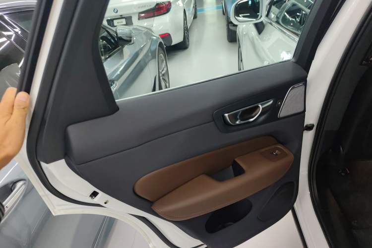 Used Volvo XC60 New Energy 2025 Plug-in Hybrid Long-Range All-Wheel Drive Smart Luxury Edition
