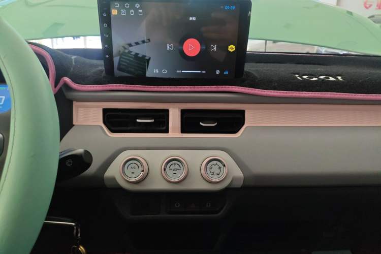 Used Chery QQ Ice Cream 2022 170km Sundae Phosphate Lithium-Ion