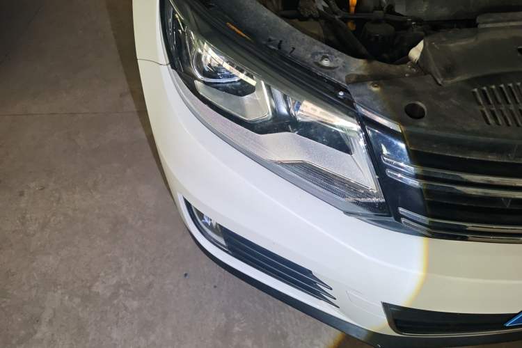 Used Volkswagen Tiguan 2015 1.8TSI Automatic Two-Wheel Drive Trend Edition Right Front Headlight