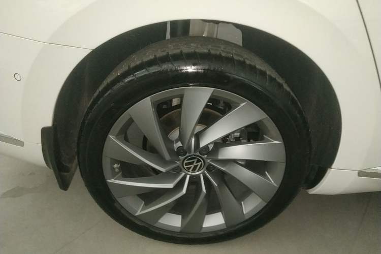 Used Volkswagen FAW-Volkswagen CC 2025 380TSI Striking All-Inclusive Edition Right Rear Wheel Hub