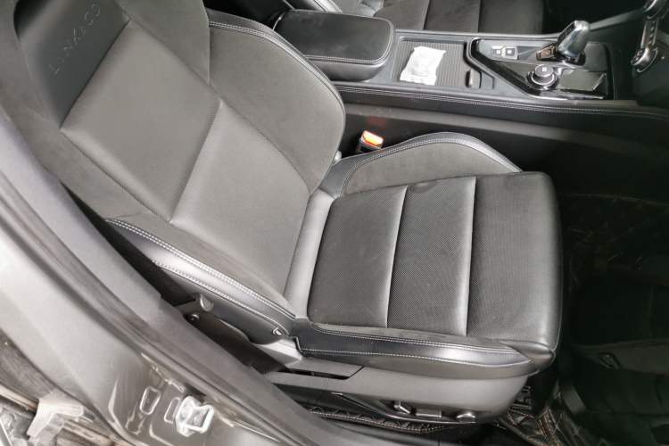 Used Lynk & Co 03 2022 2.0TD DCT JingPro Right Front Seat