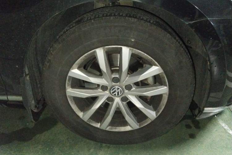 Used Volkswagen Magotan 2017 280TSI DSG Comfort Model Right Front Wheel Hub