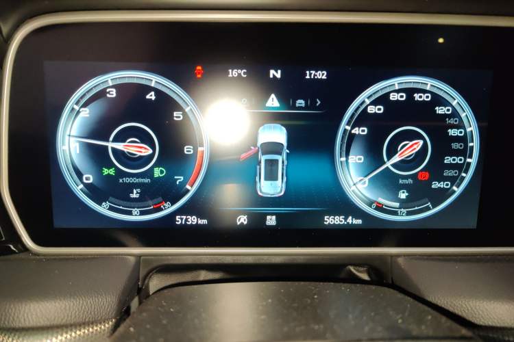 Used Hongqi HS5 2022 Facelifted Version 2.0T Smart Connect Flagship All-Wheel-Drive Edition Instrument Cluster