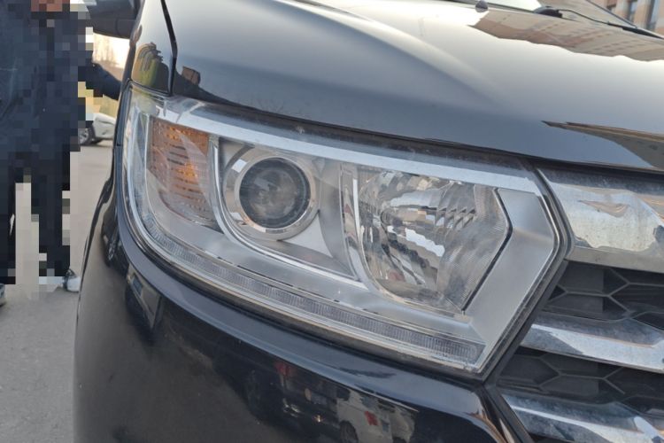 Used JAC Refine M3 2022 PLUS 1.8L 7-seater Standard Model Right Front Headlight