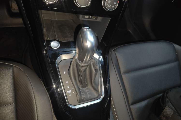 Used Volkswagen T-ROC 2022 280TSI DSG Two-Wheel Drive Comfort PLUS Gear Lever