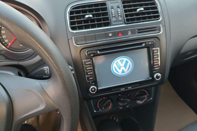 Used Volkswagen Polo 2014 1.4L Manual Comfort Edition Audio And AC Panel