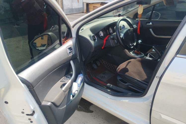 Used Peugeot 408 2013 2.0L Manual Comfort Edition