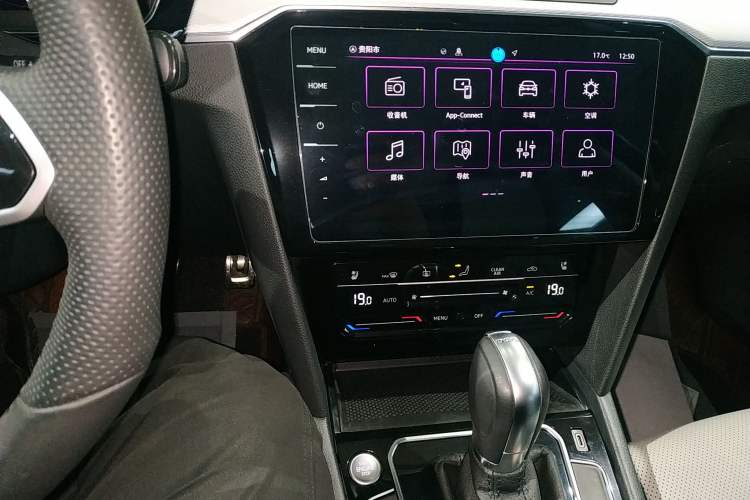 Used Volkswagen Magotan 2025 Revised Version Zhongxiang Edition 330TSI DSG Luxury Trim Audio And AC Panel