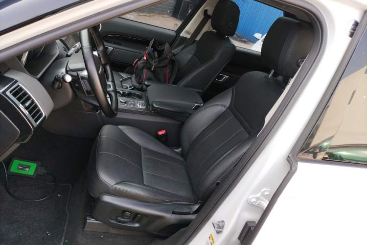 Used Land Rover Discovery 2018 2.0T SE
