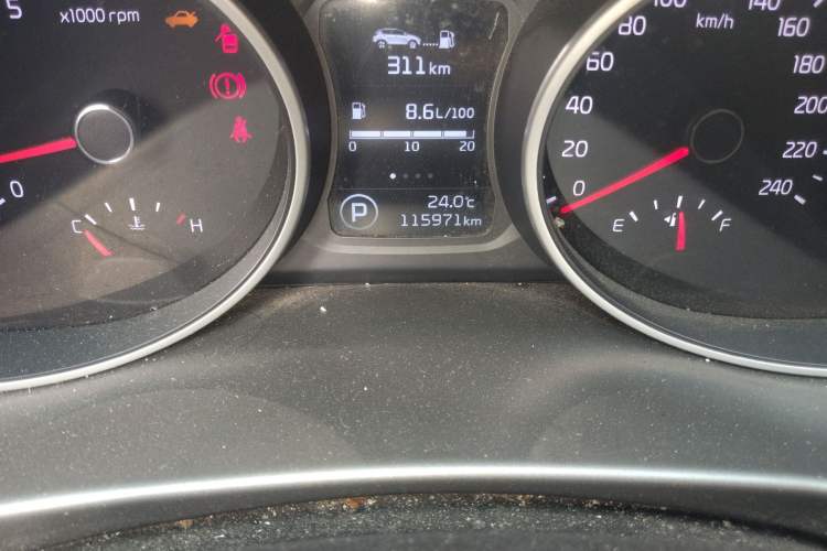 Used Kia Sportage R 2015 2.0L Automatic Two-Wheel Drive GLS Odometer Close Up