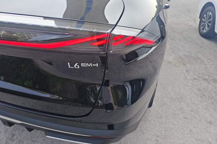 Used Geely Galaxy L6 2025 EM-i 140km Long-Range Version