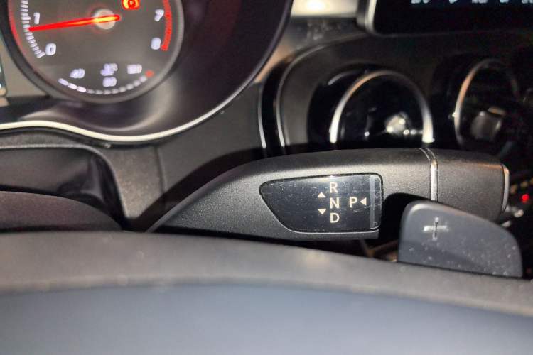 Used Mercedes-Benz C-Class 2018 C 180 L Fashion Edition Sport Version Gear Lever