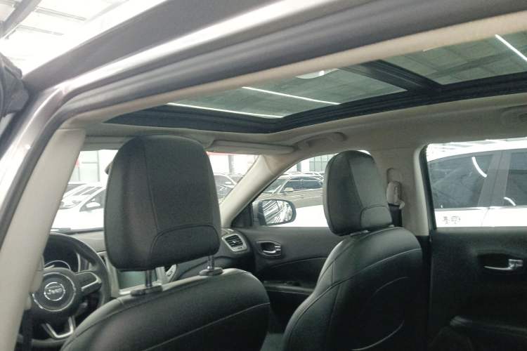 Used Jeep Compass 2017 200T Automatic Family Edition
