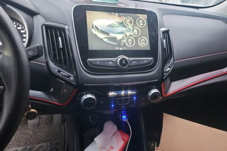 Used CHANGAN CS55 2018 1.5T Manual Colorful Model China V Standard Audio And AC Panel