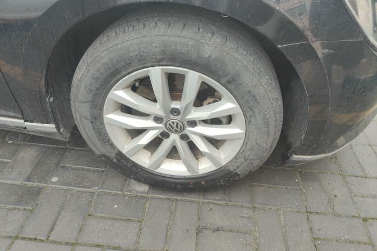 Used Volkswagen Magotan 2018 280TSI DSG Comfort Model Right Front Wheel Hub