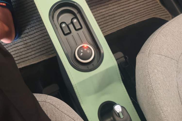 Used Wuling Hongguang MINIEV 2022 Macaron Premium Model – Lithium Ternary Battery