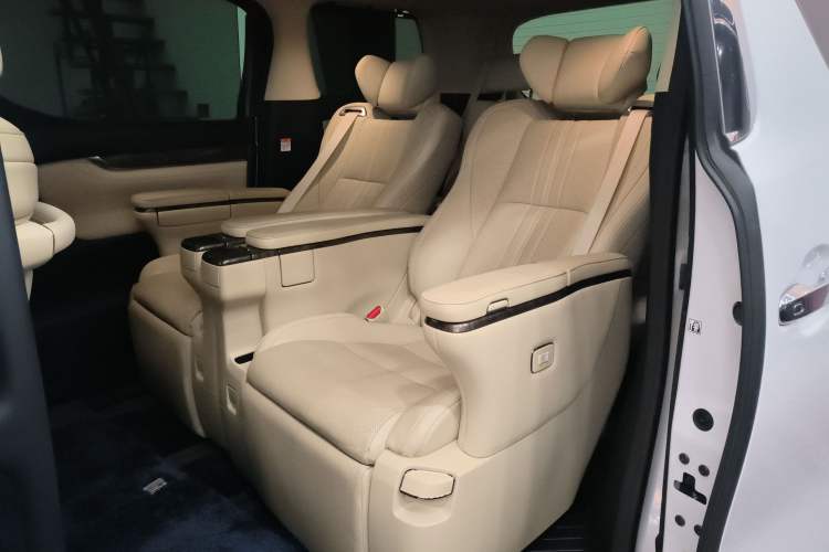 Used Toyota Vellfire 2023 Crown Dual-Engine 2.5L HV Ultimate Edition