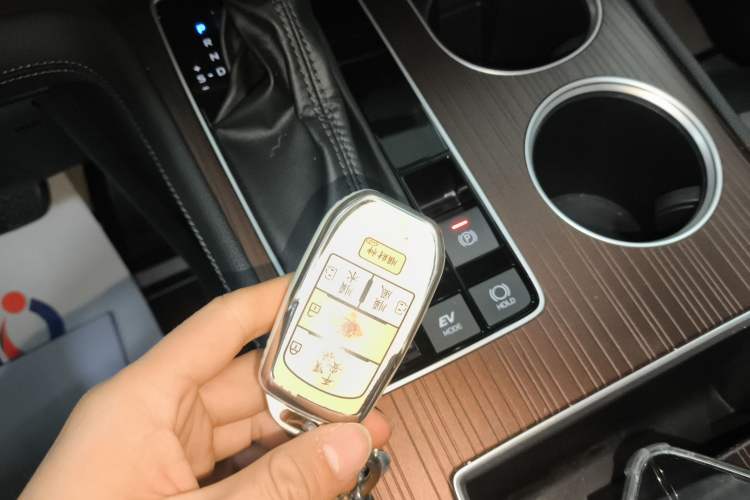 Used Toyota Sienna 2023 2.5L Hybrid Luxury Edition