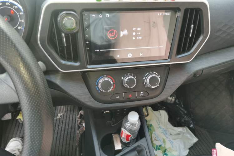 Used CHANGAN KAICHENG Ruixing M60 2023 1.5L GDI Comfort-Class Passenger Vehicle 6/7 Seats Audio And AC Panel