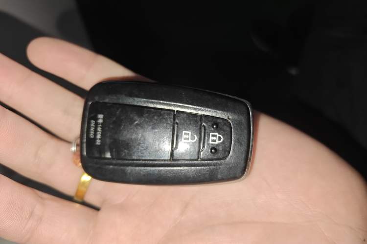 Used Toyota C-HR 2018 2.0L Luxury Sunroof Version China VI Standard
