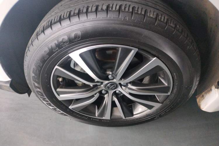 Used Toyota Harrier 2022 Dual-Engine 2.5L CVT Two-Wheel Drive Luxury Edition Left Front Wheel Hub