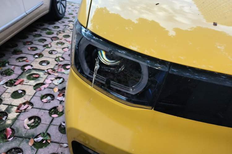 Used Wuling Hongguang MINIEV 2021 Macaron Premium Model – Lithium Iron Phosphate Right Front Headlight