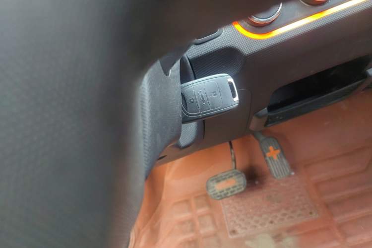 Used Wuling Hongguang MINIEV 2020 Freedom Version Lithium Iron Phosphate Vehicle Key